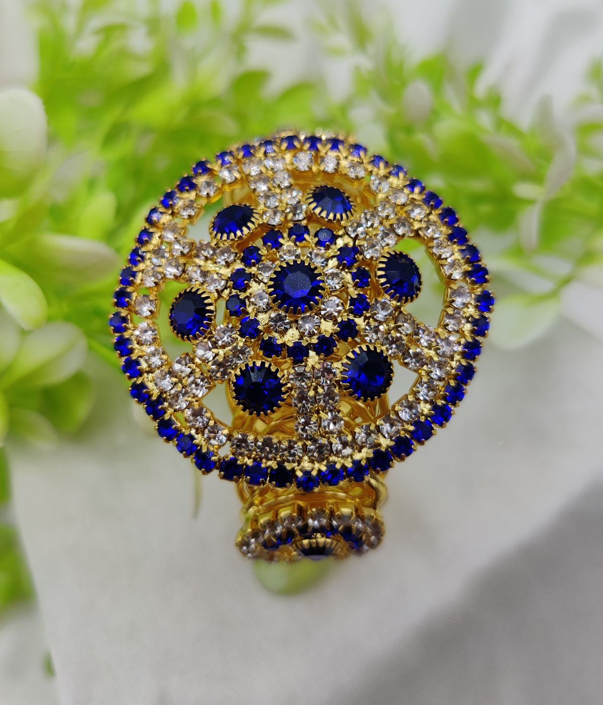 Imported Crystal Golden Wheel Bracelet Random Color