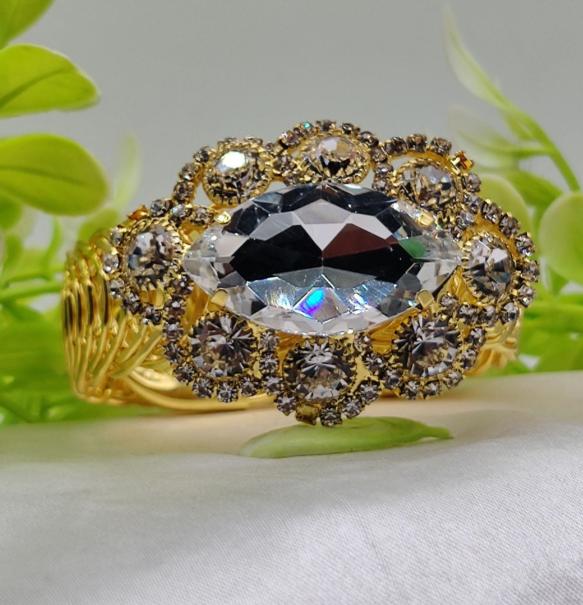 Imported Oval Crystal Adjustable Bracelet Random Color