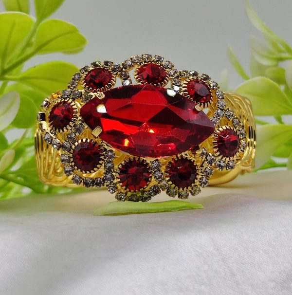 Imported Oval Crystal Adjustable Bracelet Random Color