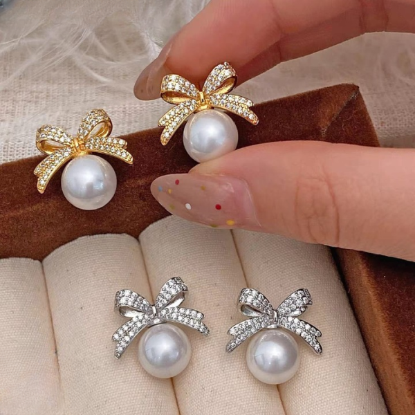 Sparkle Diamond Pearl Earrings