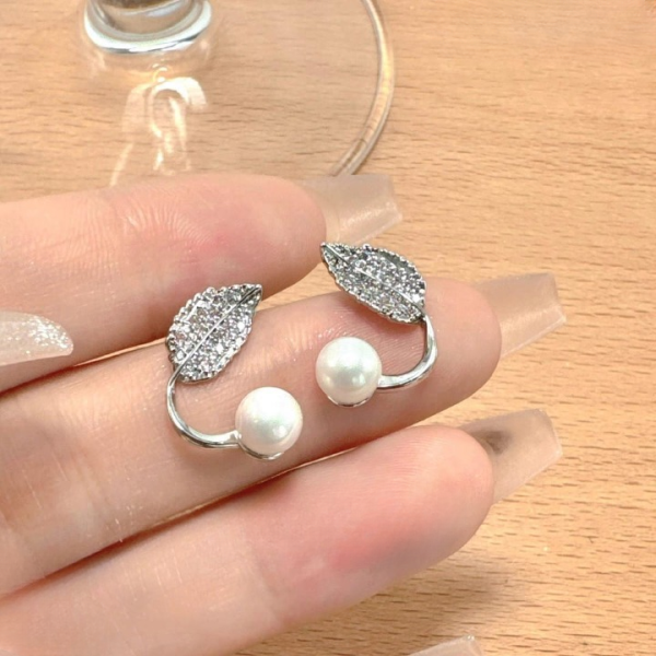 Korean Leaf Pearl Earrings